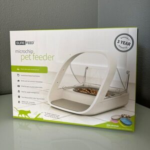 Microchip pet feeder